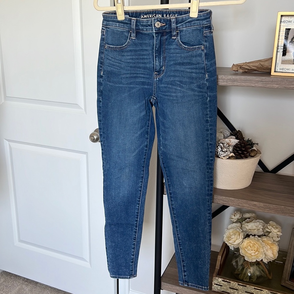 American Eagle Medium Wash 360 Next Level Super High Rise Jeggings Size 0 Short